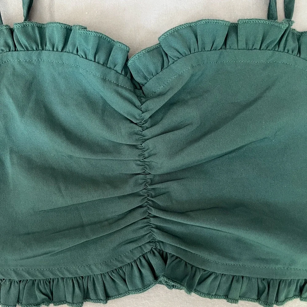 crop top - Picture 2 of 9